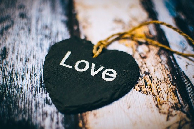 Close Up Heart Rustic Text Wooden  - Pexels / Pixabay