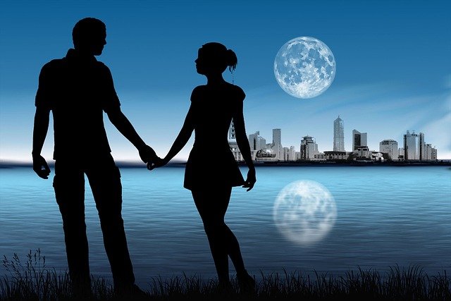 Couple Silhouette Moon Skyline  - susan-lu4esm / Pixabay