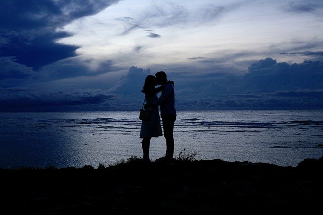 Couple Sunset Blue Blue Hour Beach  - Rudy1412 / Pixabay