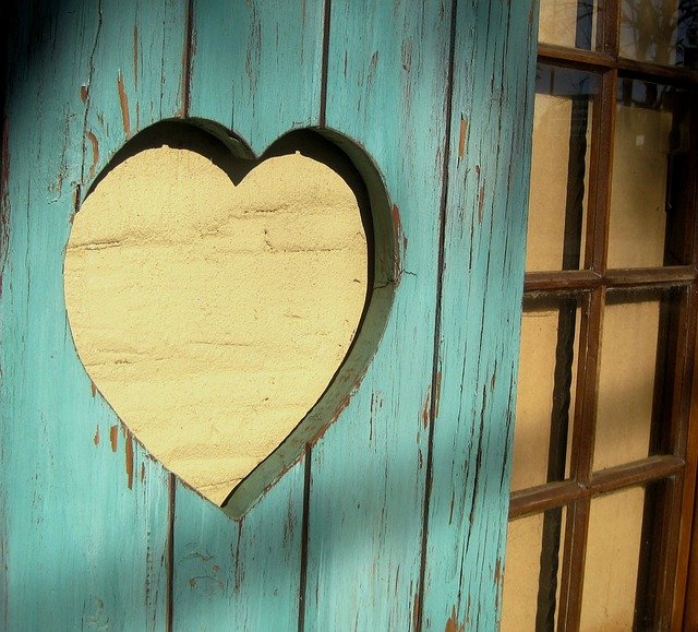 Cutout Heart Shutter Wood  - PublicDomainPictures / Pixabay