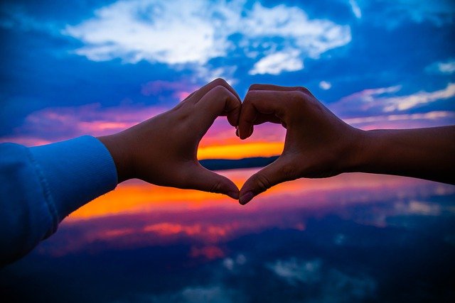 Heart Love Sunrise Sunset Dawn  - fleglsebastian7 / Pixabay