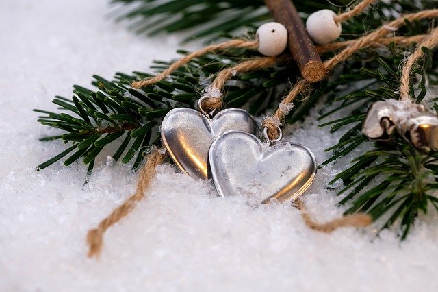 Hearts Snow Fir Branch Love  - Bru-nO / Pixabay