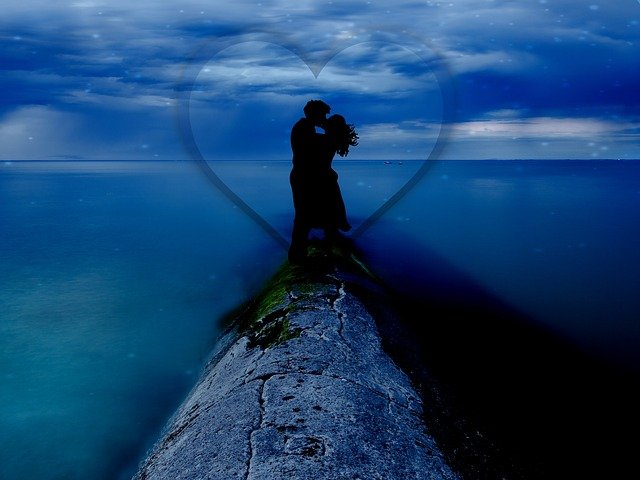 Love Couple Kissing Heart  - ljcor / Pixabay