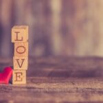 Love Valentine Romantic Heart  - Nietjuh / Pixabay