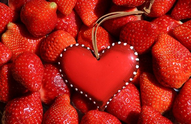 Strawberries Fruit Healthy Heart  - pasja1000 / Pixabay